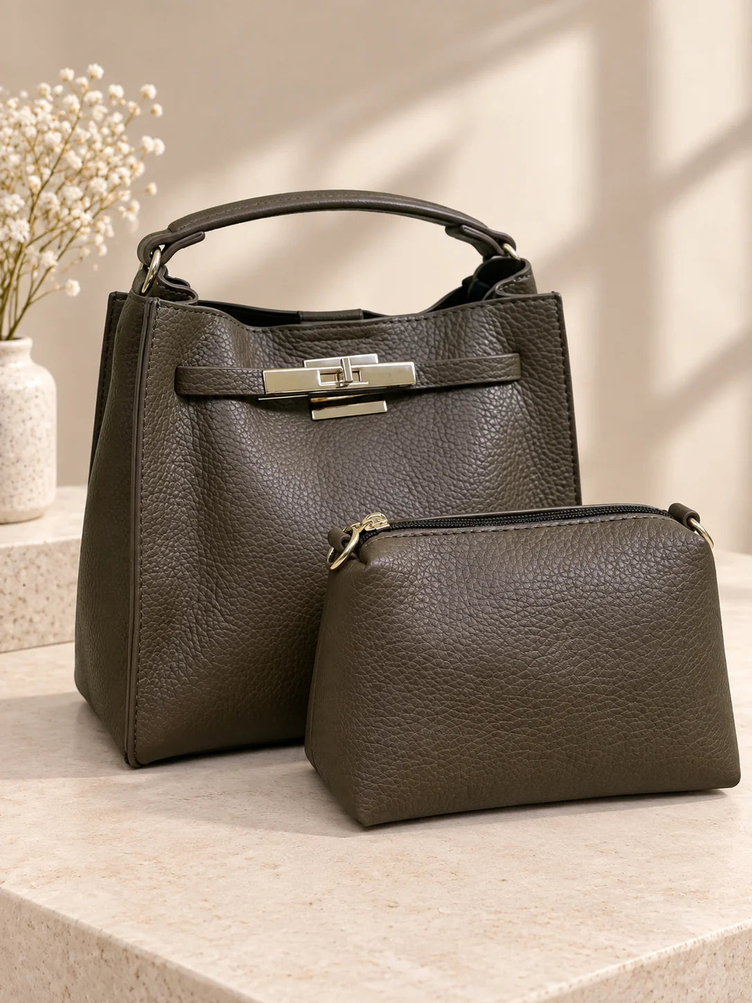 Bolsa Éclat verde azeitona com necessaire a condizer