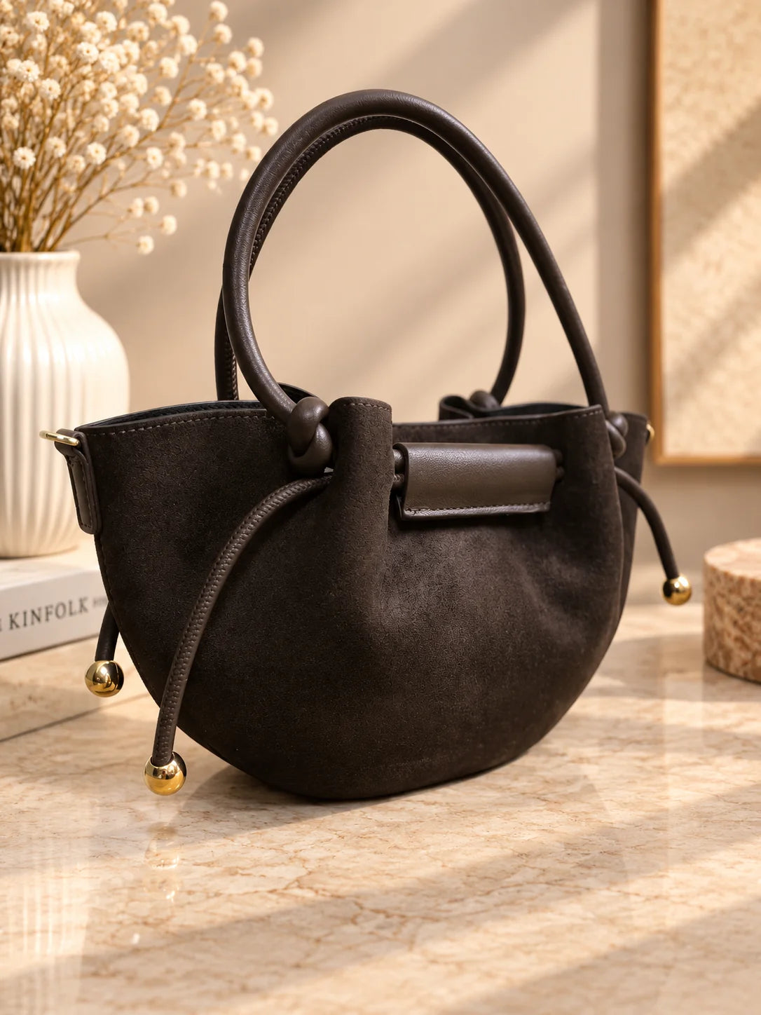 Bolsa Moon castanho escuro em camurça, vista frontal
