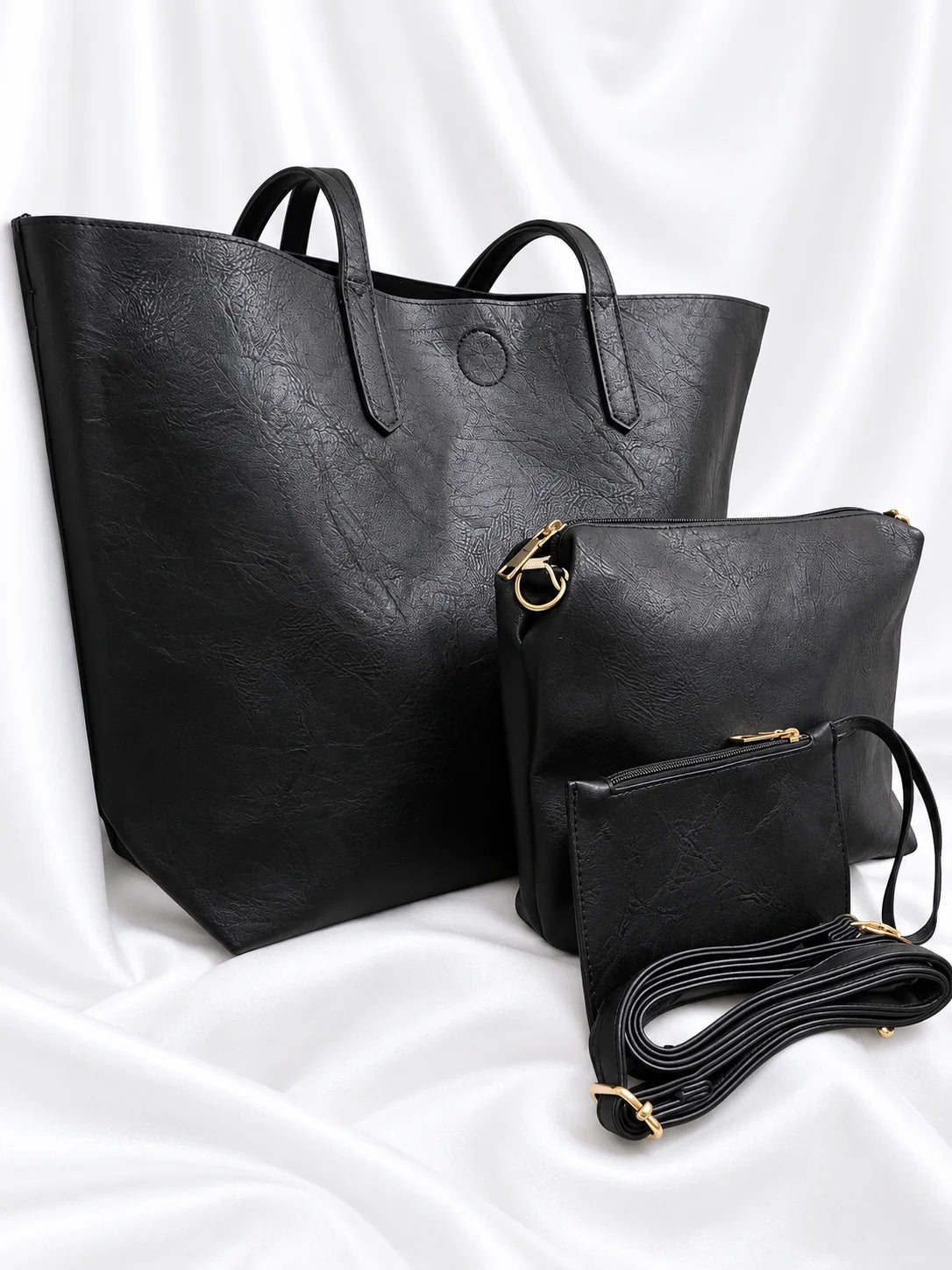 Conjunto Noir preto com shopper e duas bolsas pequenas com alça de ombro